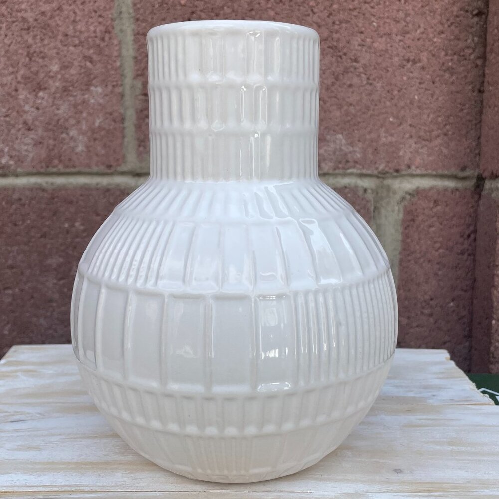 Urban Trends Collection Ceramic Round Bellied Vase Glossy White